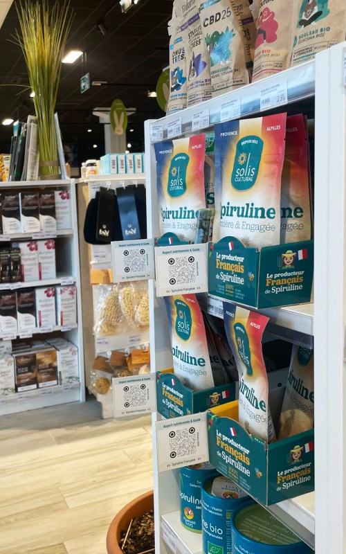 Les présentoirs en carton peuvent accueillir un QR code personnalisable