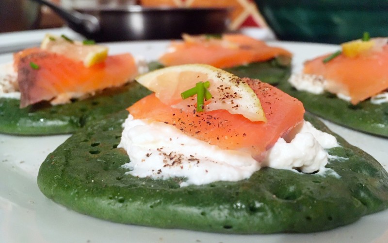Blinis à la spiruline, saumon Ricotta